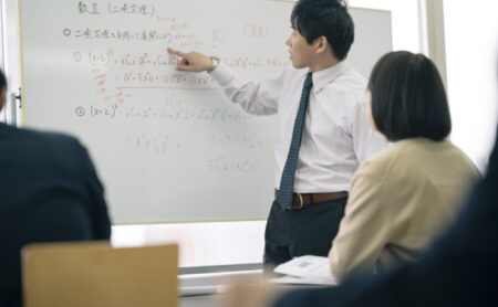 学習塾の講師